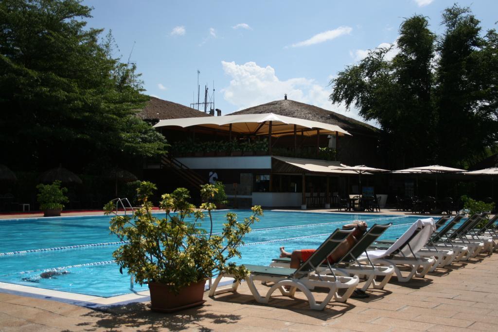Hotel Club Du Lac Tanganyika Бужумбура Екстериор снимка