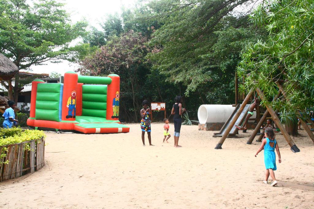 Hotel Club Du Lac Tanganyika Бужумбура Екстериор снимка